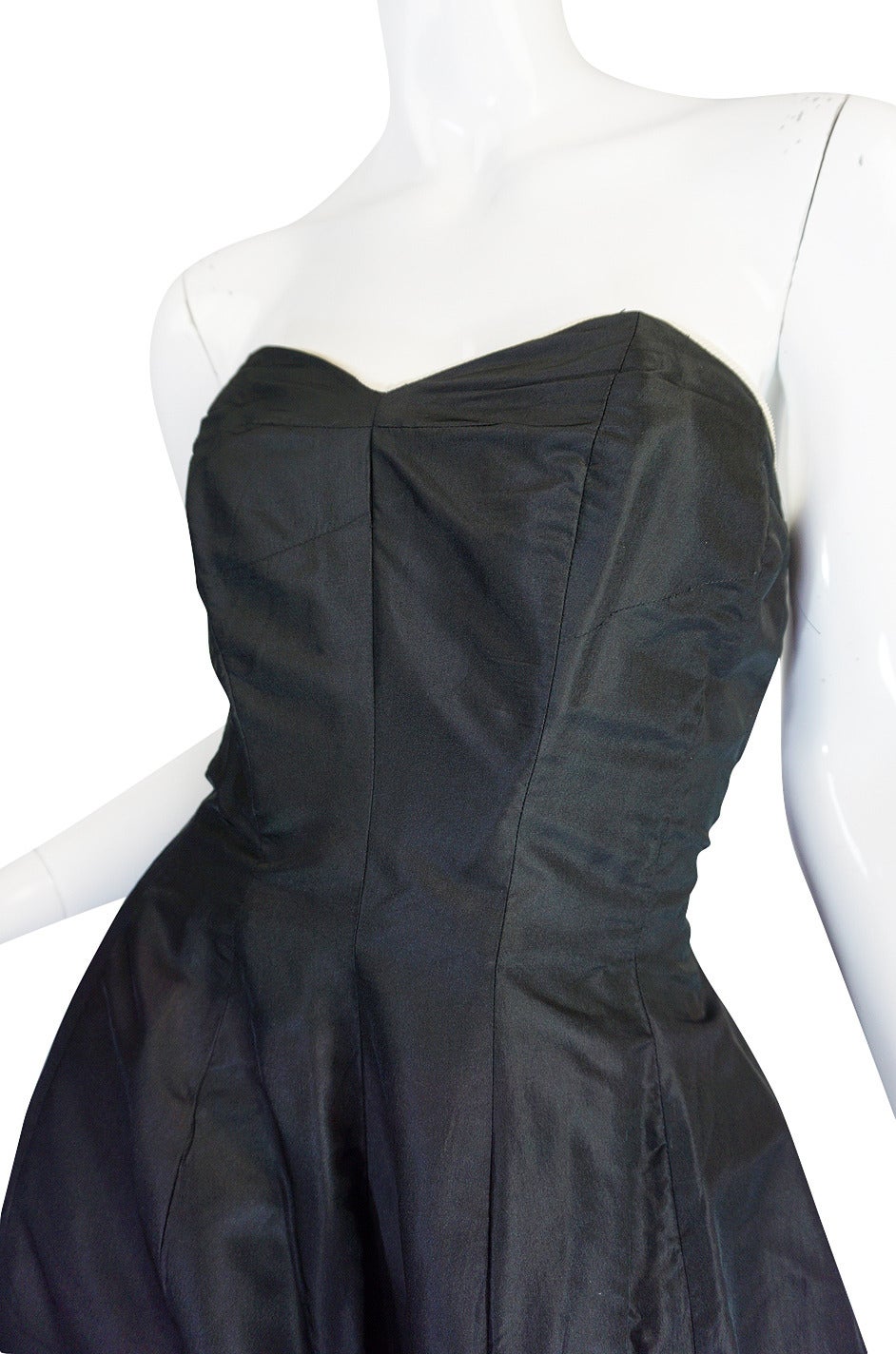 Beautiful 1950s Black Strapless Bonwit Teller Silk Gown For Sale 5