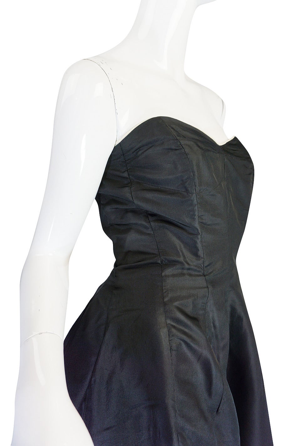 Beautiful 1950s Black Strapless Bonwit Teller Silk Gown For Sale 2