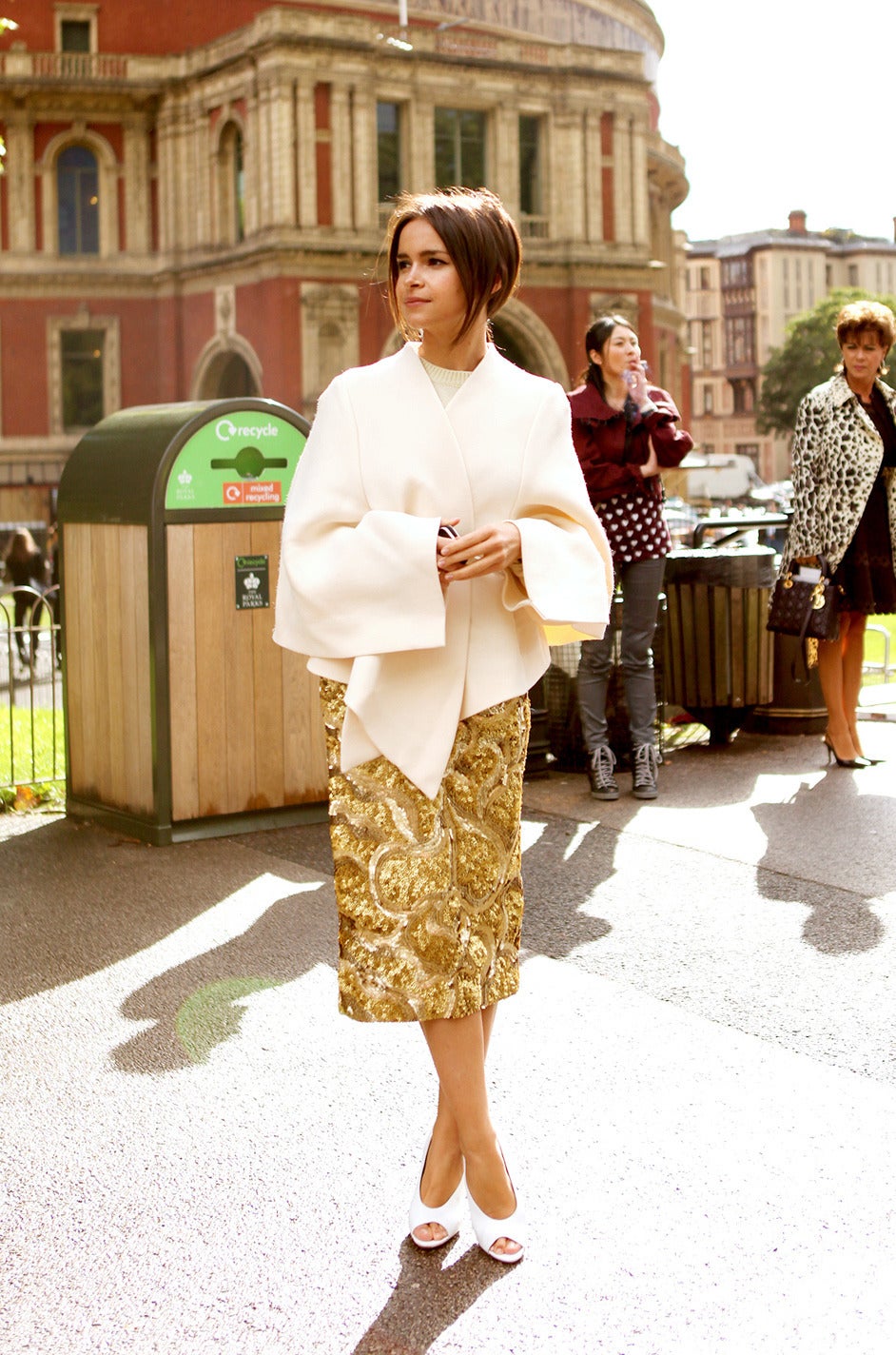Resort 2014 Burberry Prorsum Hammered Gold Sequin Skirt 4