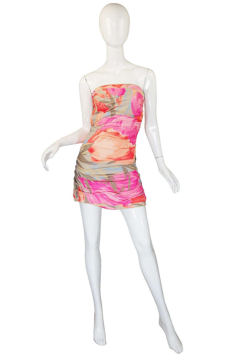 Such a sexy outfit and yet because of the colors still manages to feel fresh and girlie. The dress is made of a fine silk jersey that has those amazing tropical colors screened onto it in a overlapping leaf print. It is strapless and insanely short