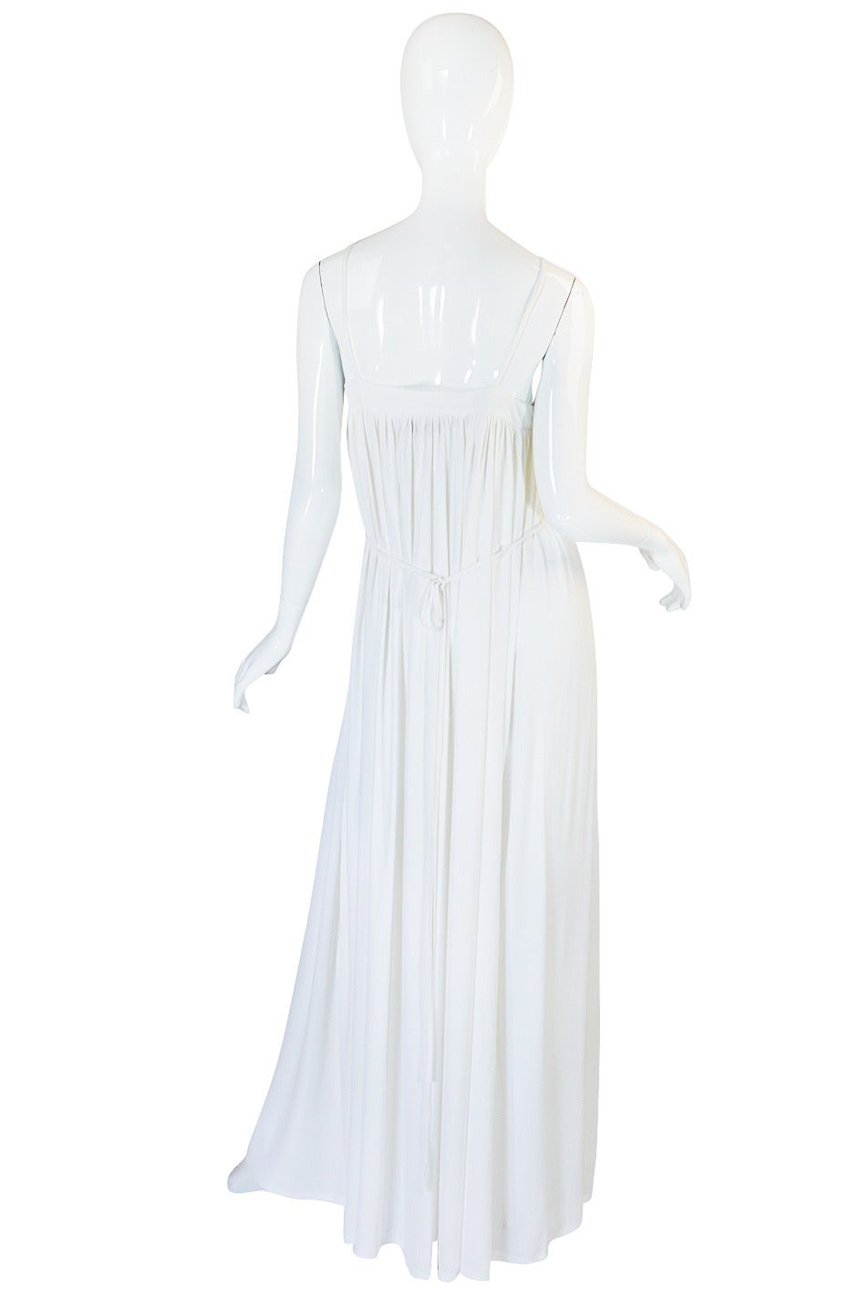 Supermodel length, spectacular silk jersey Quorum gown in a crisp, fresh white that is still pristine and looks unworn. This is so well made and feels so substantial and yet still slinky and sexy at the same time. It is a real marvel of construction