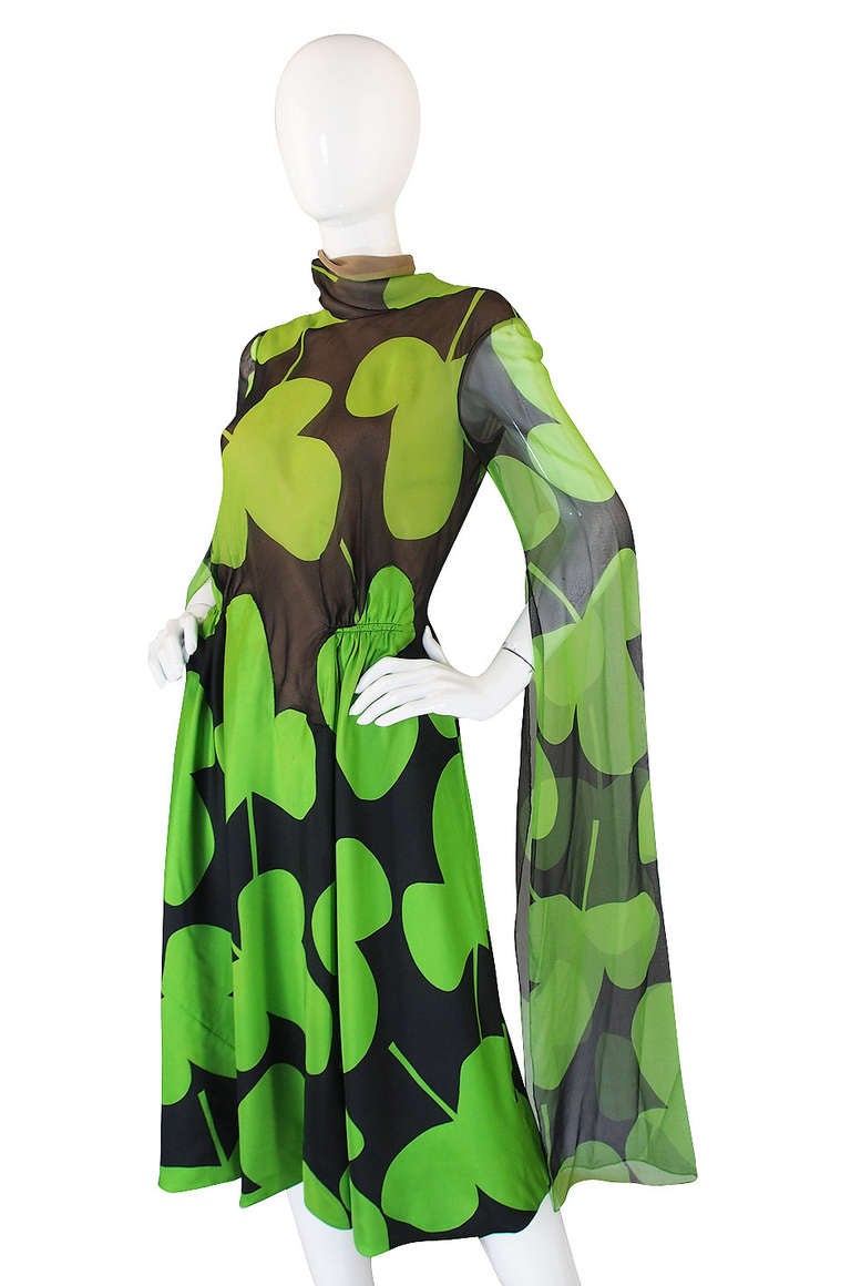 1971 Silk Scarf Sleeve Pauline Trigere Clover Dress In Excellent Condition In Rockwood, ON