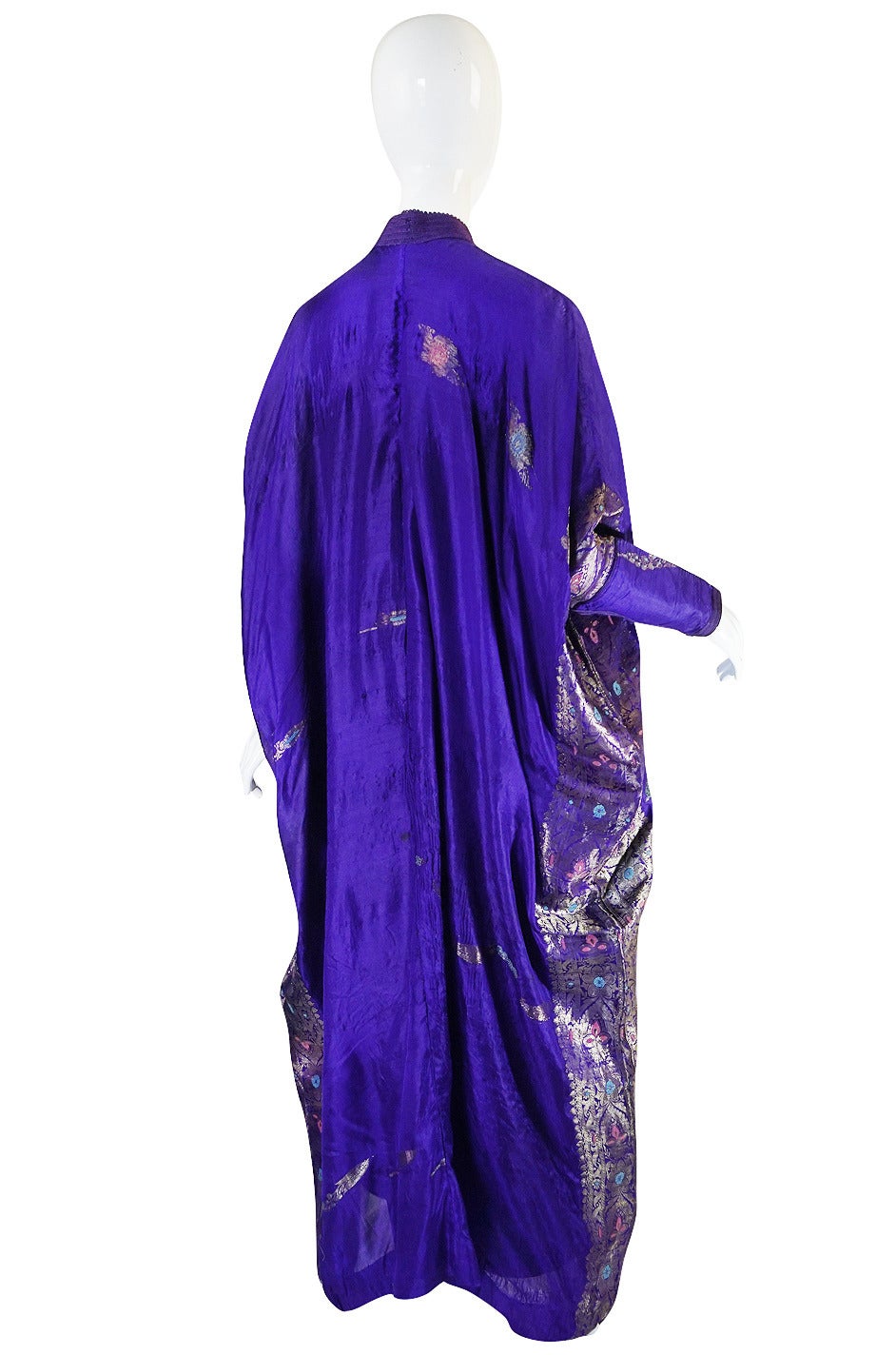 This amazing 1960s silk caftan has no designer label but easily could have as it is well done. The workmanship is very fine and the quality high. It has a inner jersey dress identifying it as being made in the late 60s, early seventies but the