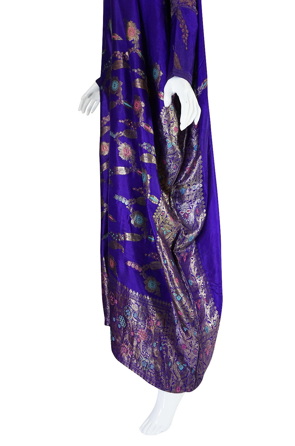 Women's 1960s Sleeved Purple Silk & Gold Thread Caftan