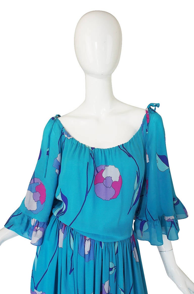 1970s Pretty Turqoise Pucci Silk Chiffon Dress In Excellent Condition For Sale In Rockwood, ON