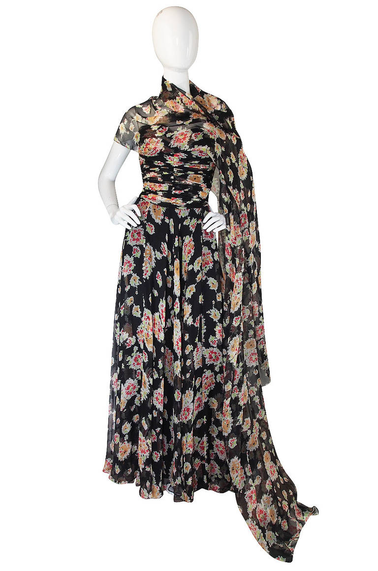 Stunning 1980s Bruce Oldfield Silk Gown & Shawl In Excellent Condition In Rockwood, ON