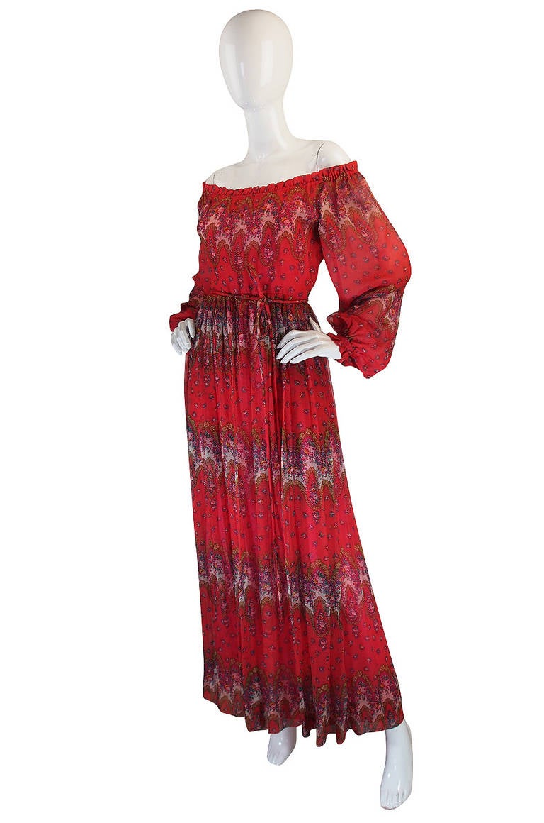 1970s Off Shoulder Silk Print Mollie Parnis Dress In Excellent Condition In Rockwood, ON