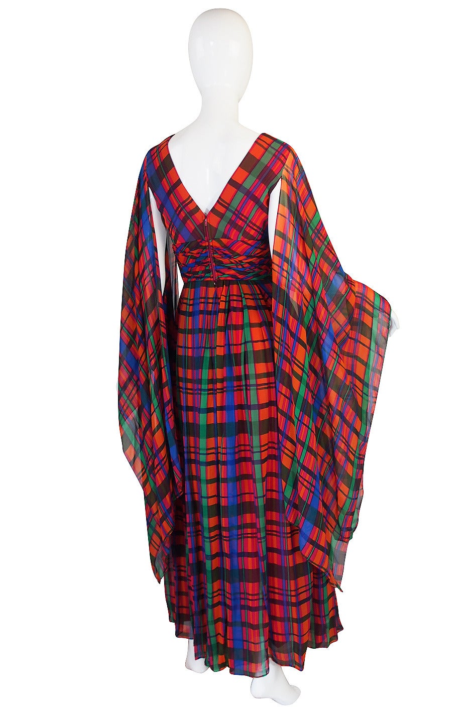 This is a fabulous 1960s Mollie Parnis and I think one of my favorite pieces by her to have ever hit the shop - it is hard not to love such a strong statement piece. It is certainly one of the most dramatic dresses I have seen and yet it still has a