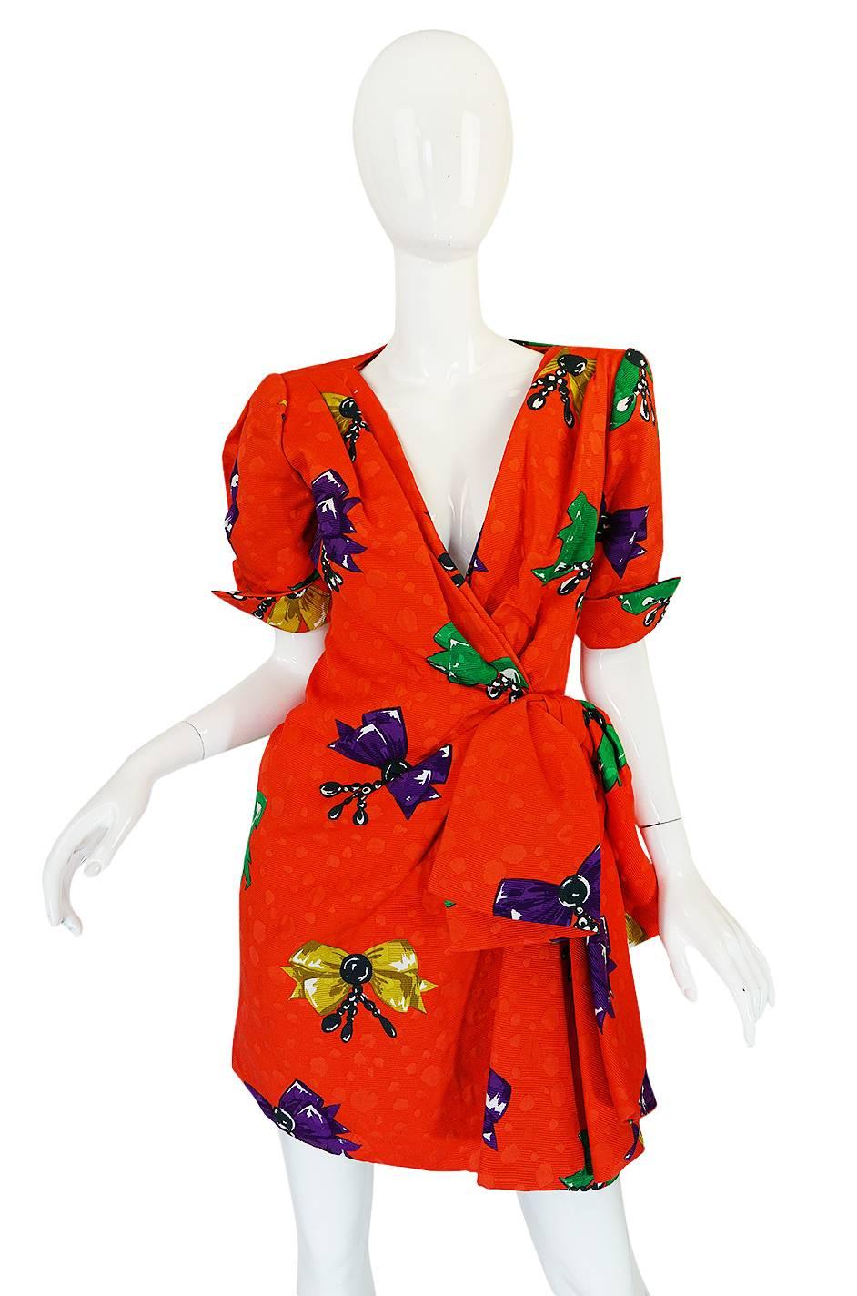 1980s Bow Print Odicini Couture Red Wrap Dress In Excellent Condition In Rockwood, ON