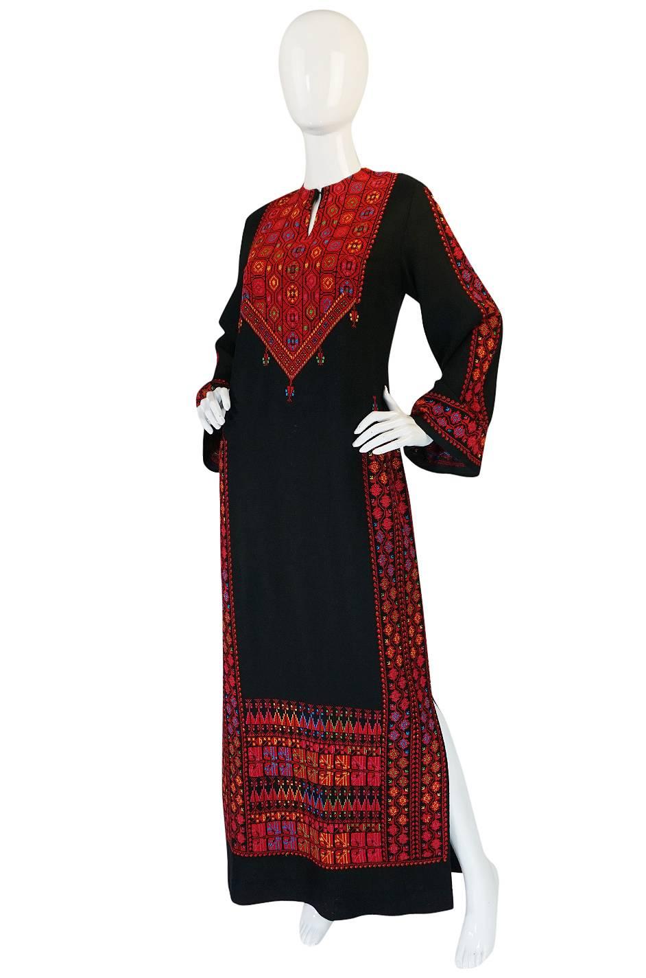 1960s Bright Rudy Thread Hand Embroidered Black Caftan In Excellent Condition In Rockwood, ON