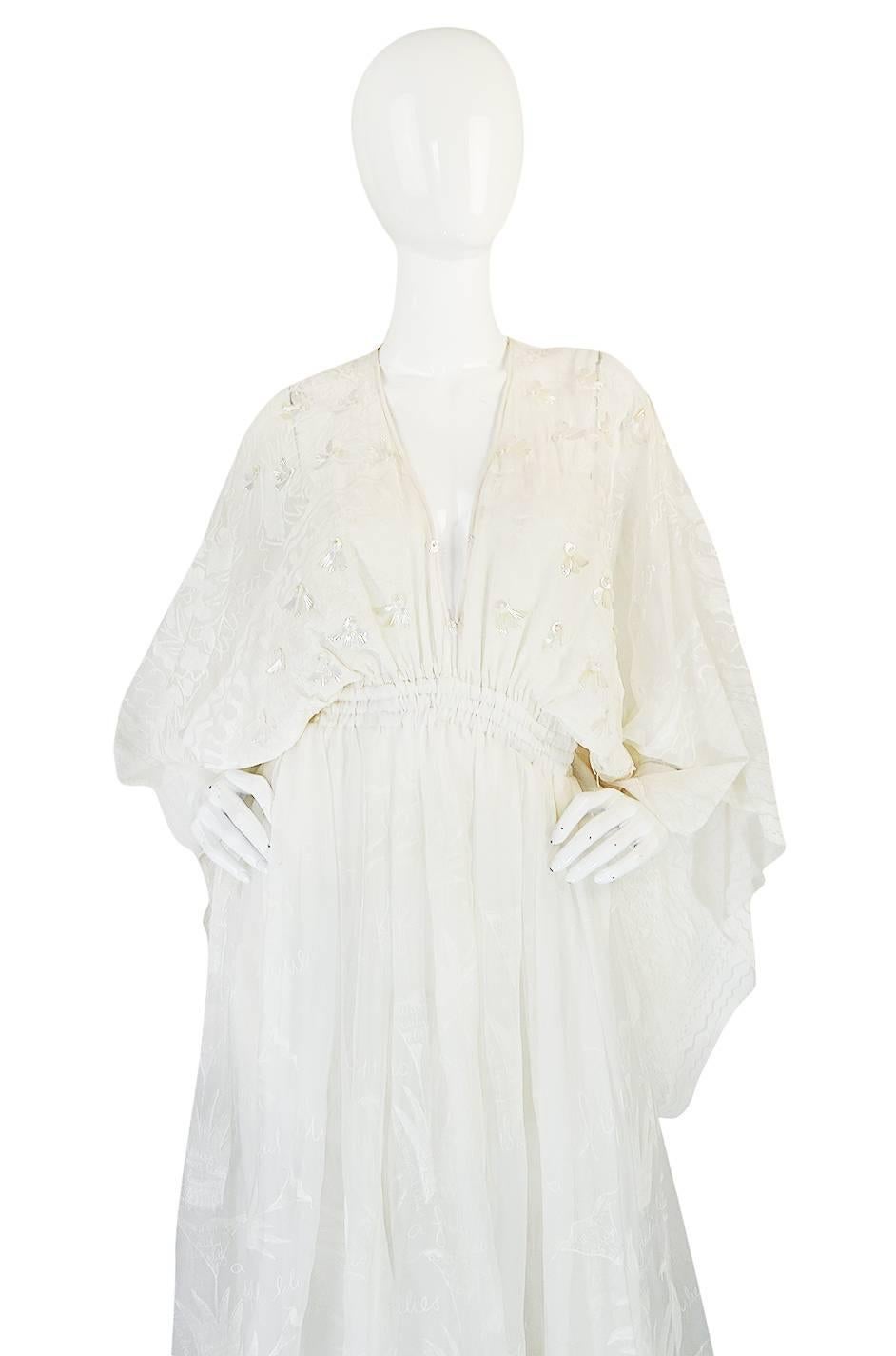 Ethereal 1974 Zandra Rhodes White Lillies of the Field Dress In Excellent Condition In Rockwood, ON