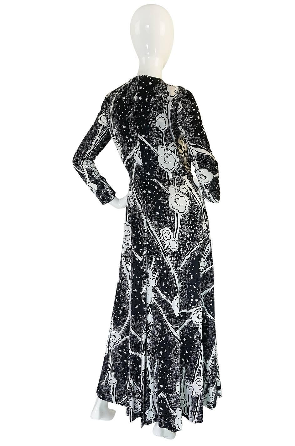 

I love finding Donald Brooks pieces  - they have a certain ease about them - partly due to his fabric choices and also in part because of his cutting and draping techniques. This dress is a gorgeous graphic black and white printed jersey that