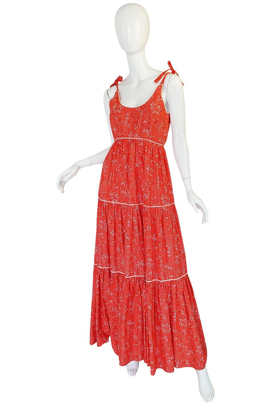 1970s Red Print & Tiered Victor Costa Cotton Dress In Excellent Condition In Rockwood, ON