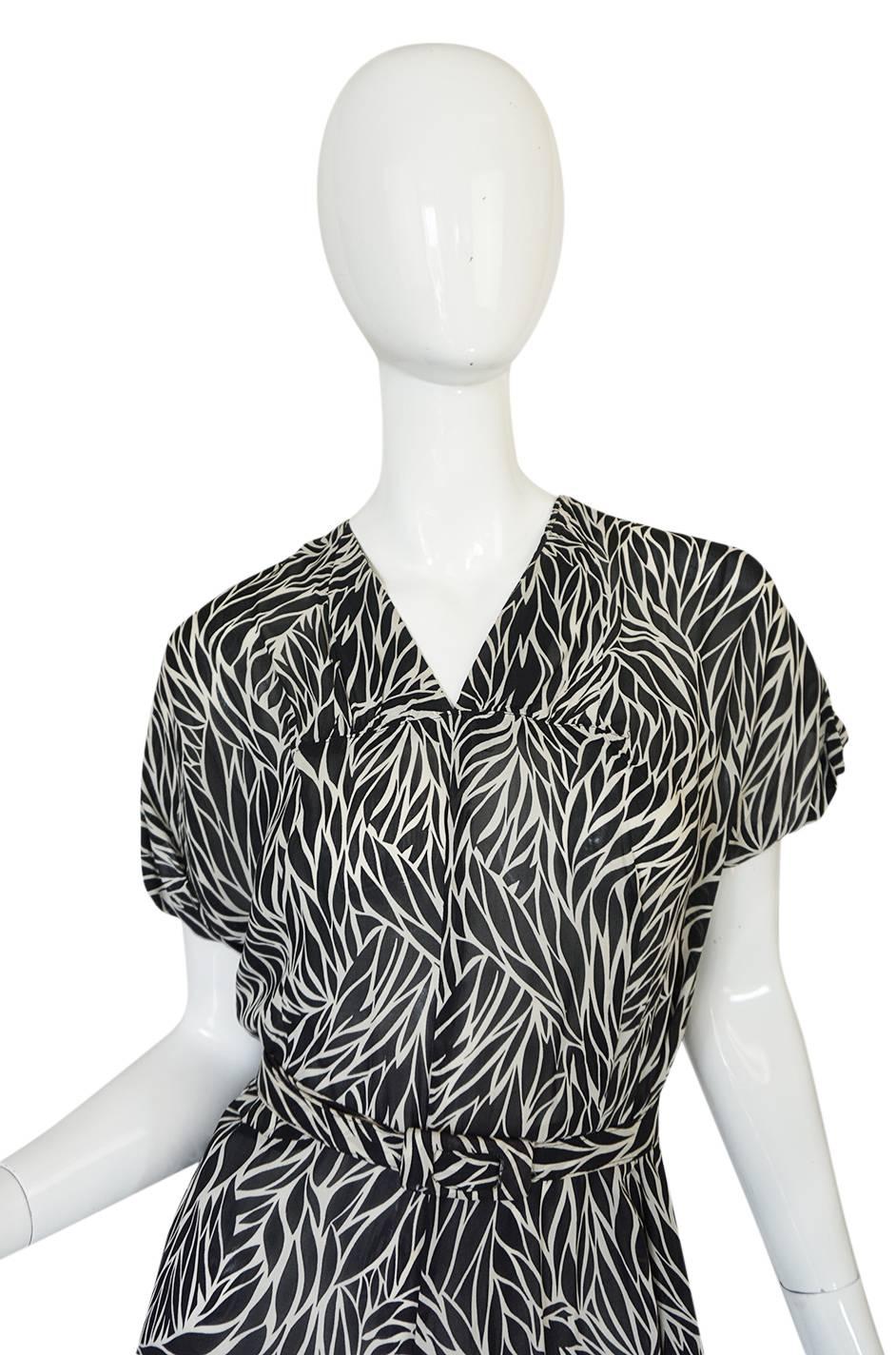 Women's 1940s Black & White Graphic Print Silk Chiffon Dress