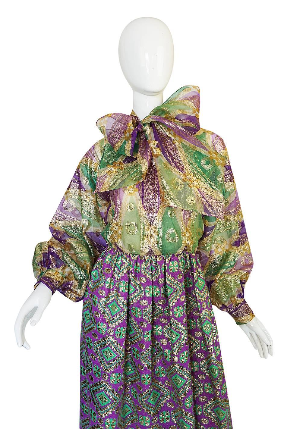 Bowed c1969 Oscar de la Renta Metallic Silk Hostess Dress In Excellent Condition In Rockwood, ON