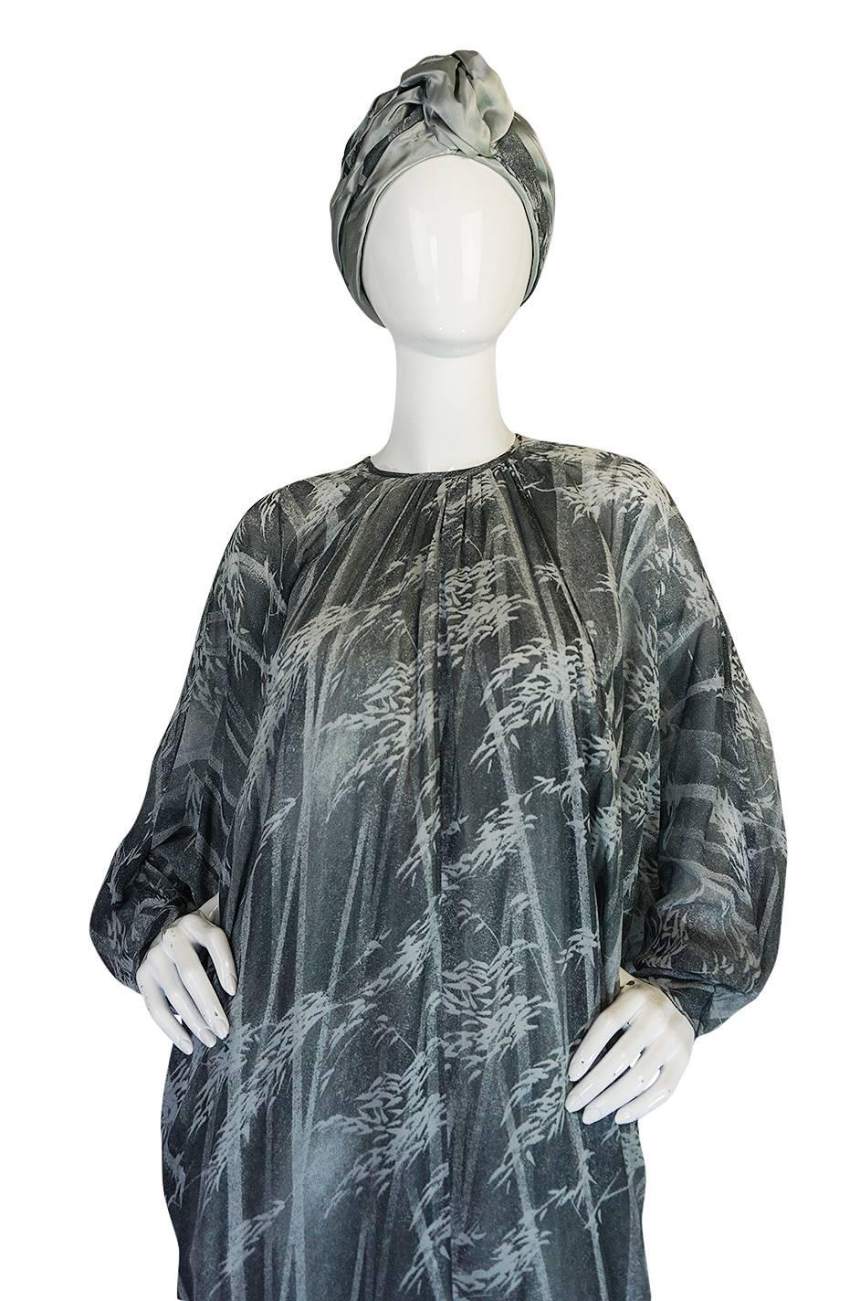 1970s Grey Print Chiffon Yuki Caftan Jersey Dress & Turban In Excellent Condition In Rockwood, ON