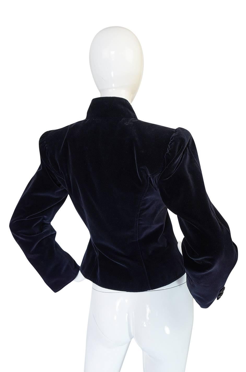What a great little Yves Saint Laurent jacket that is made of a luxurious deep blue velvet. It is cut to be more fitted on the body and the detailing lies in the beautiful curves seams that give it its shape. It also has a series of wonderful
