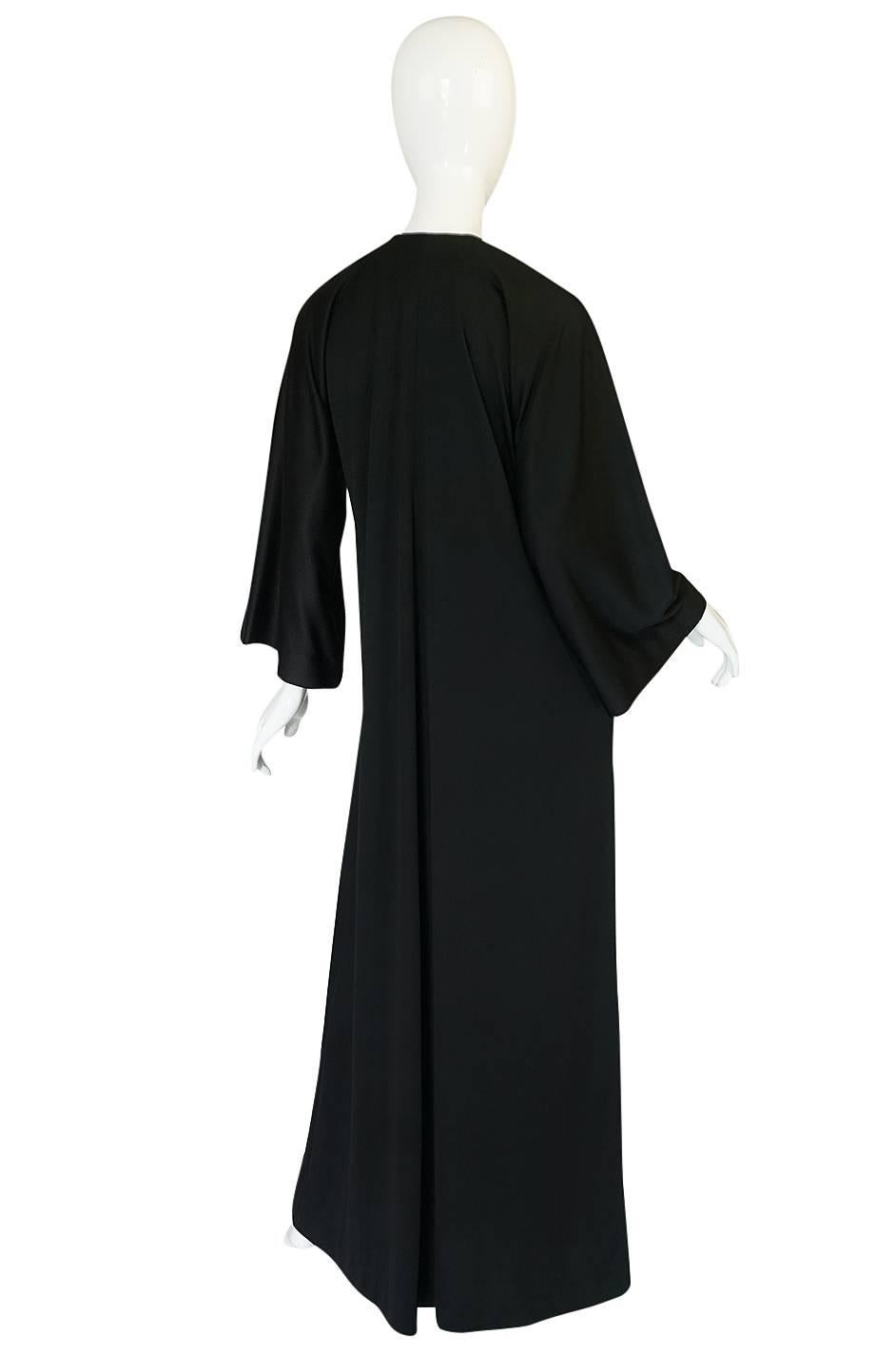 This Halston IV caftan, is a made from an easy to care for, easy to wear black jersey that you can wash and wear. The simple, classic design makes it is an easy way to be instantly dressed up and still entirely comfortable. These easy to wear and