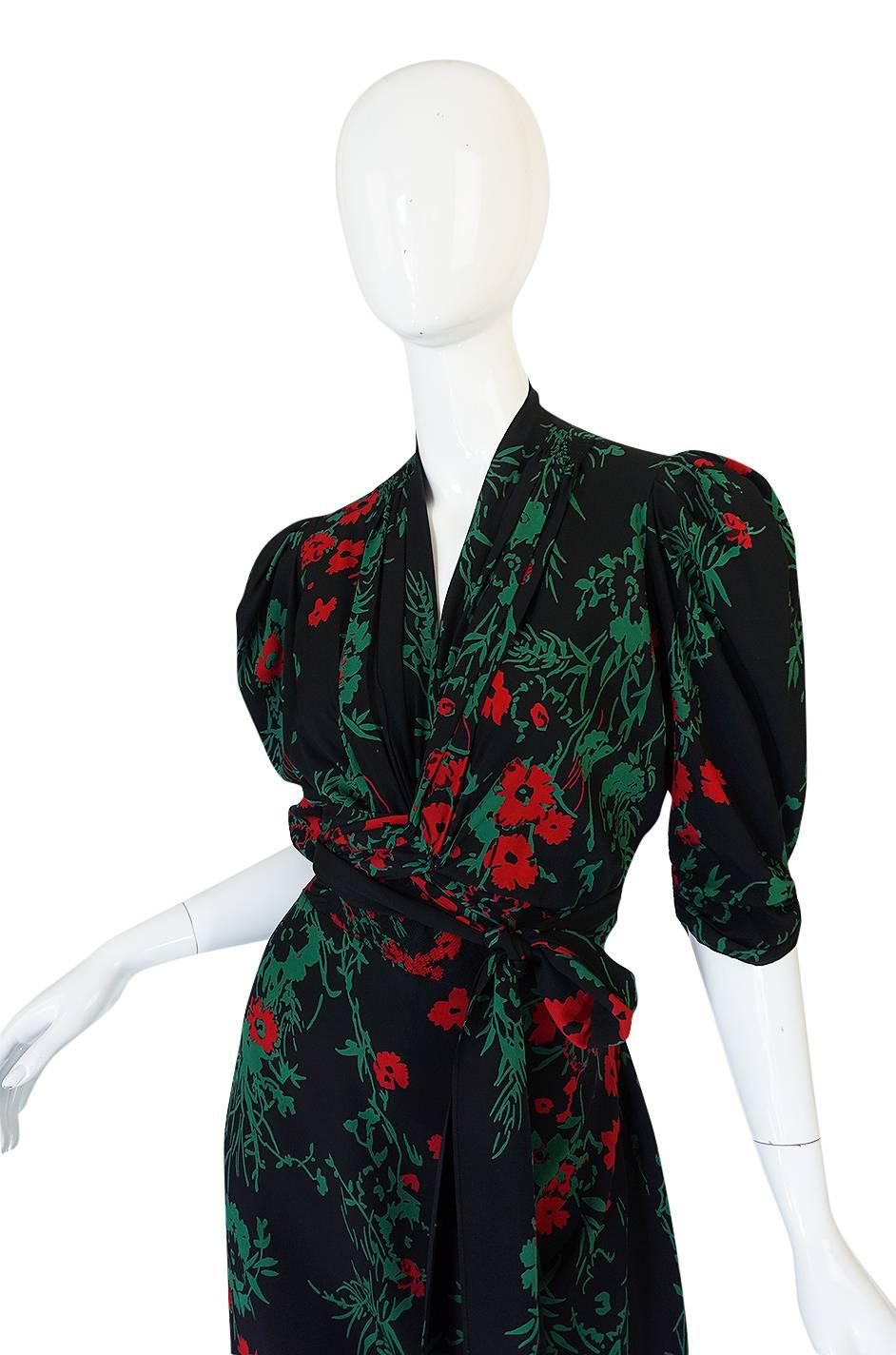 1930s Fashion Originators Guild Blue & Red Floral Silk Dress In Excellent Condition In Rockwood, ON