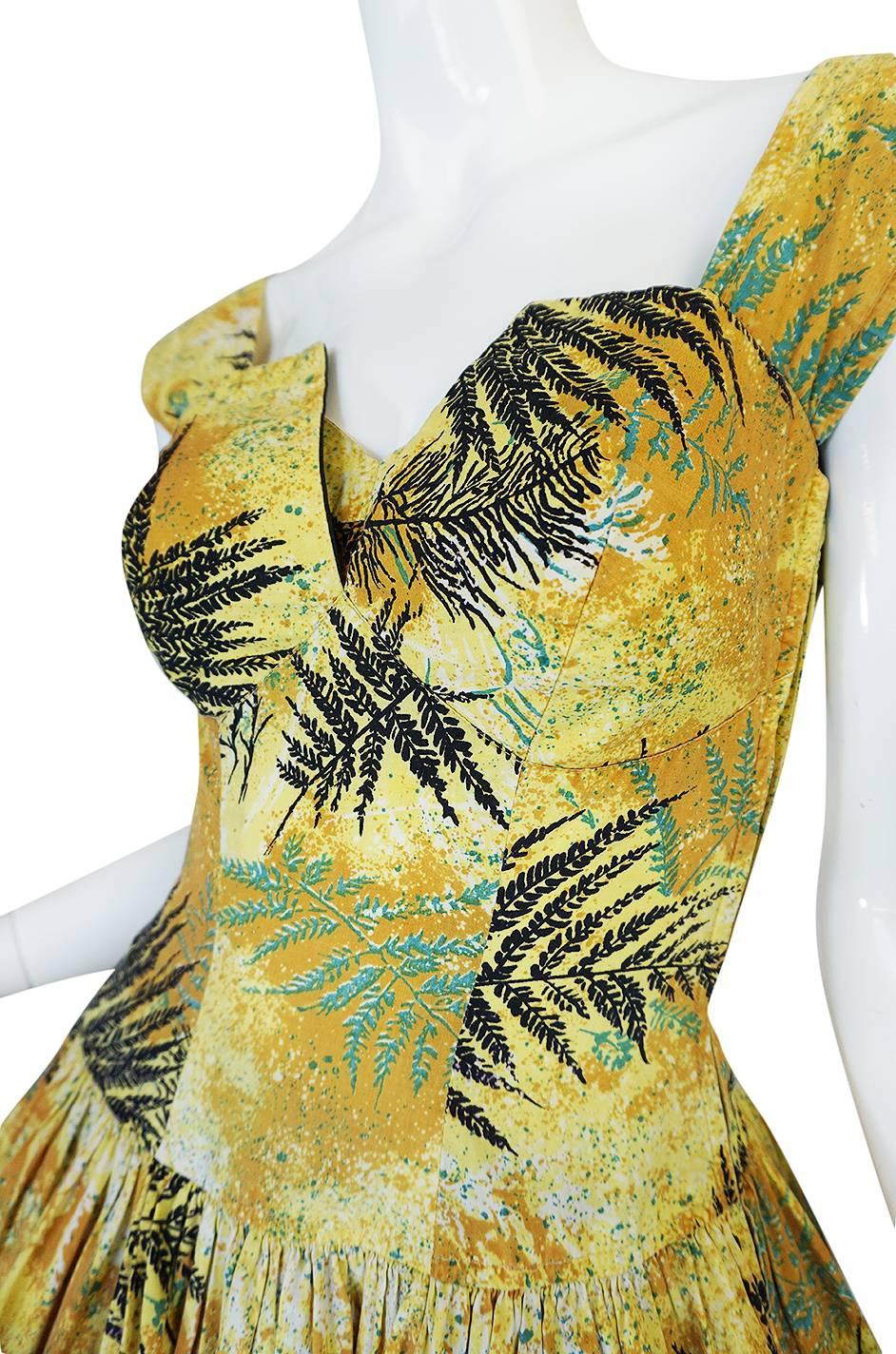 1950s Kamehameha Yellow Cotton Print Hawaiian Sun Dress In Excellent Condition In Rockwood, ON
