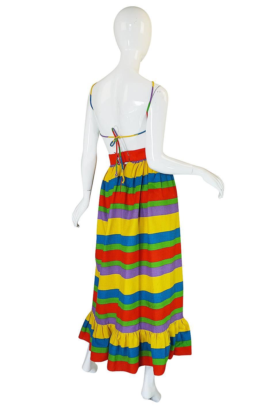 This is one of my favorite of the early Oscar designs. It is so bright and colorful that you can't help but smile in it. The cut is also extremely sexy yet it still has an innocent, girl-next-door feel to it. It is made from heavy linen that is