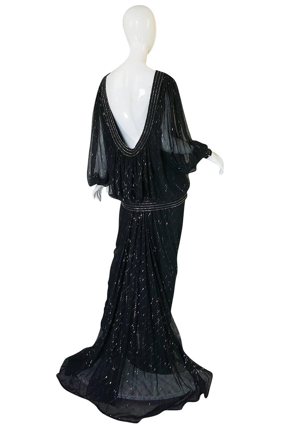 If you loved the volume and excess of the eighties this dress will make you fall in love. It is very unusual in many aspects but once on the body it really looks wonderful. It is made from a black chiffon that has little silver strips of foil