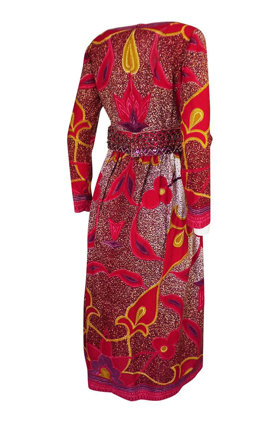 Elinor Simmons designed for the Malcolm Starr label from the early 1960s to 1972 and you can see her handiwork in this wonderful dress made from a batik print cotton. The print is a wonderful mix of pinks and reds that really pop. The print is hand