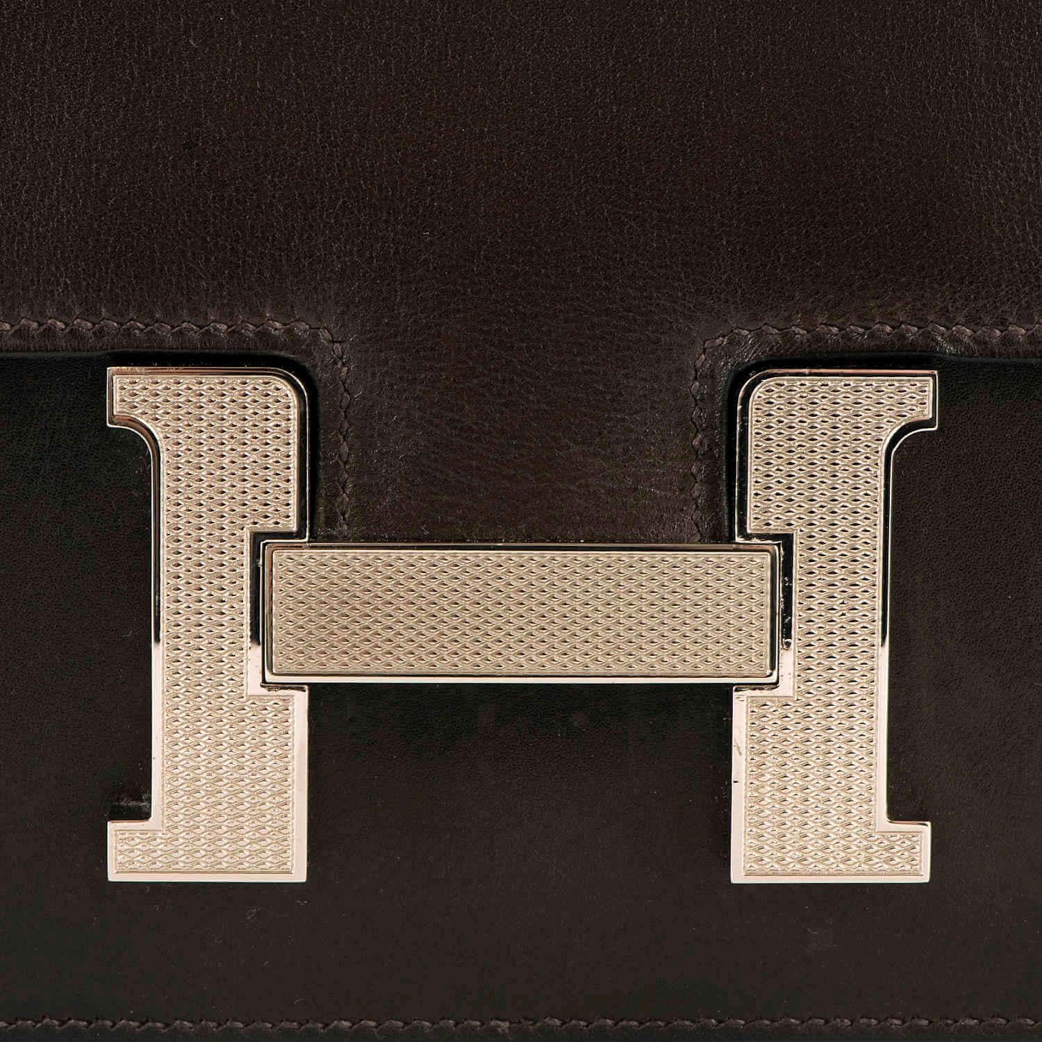 Tres Chic Limited Edition Hermes 23cm Ebene Box Leather Constance Shoulder Bag (Schwarz)