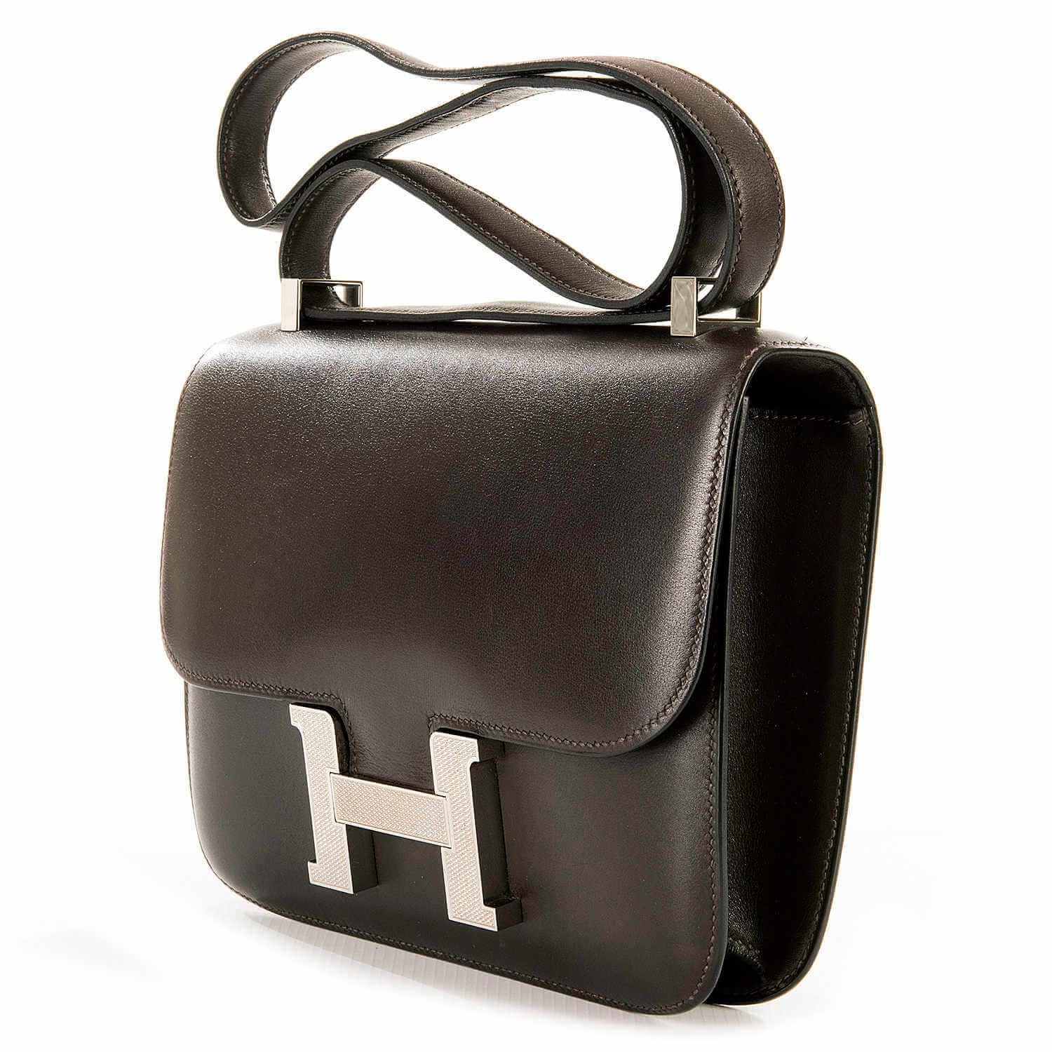 Tres Chic Limited Edition Hermes 23cm Ebene Box Leather Constance Shoulder Bag In Excellent Condition In London, GB