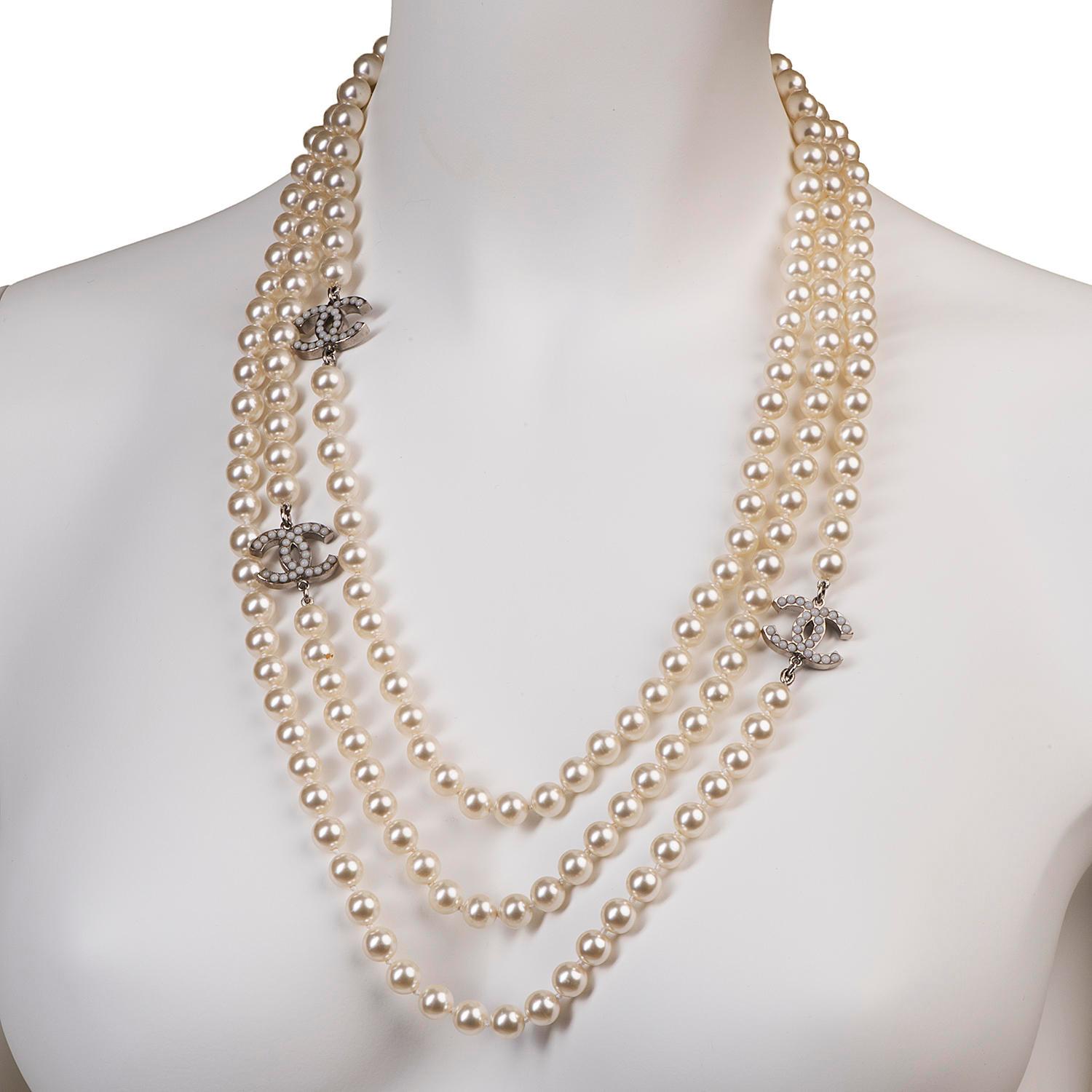 Women's Stunning Chanel 3-String Pearl & Inset 'C' Logo Necklace