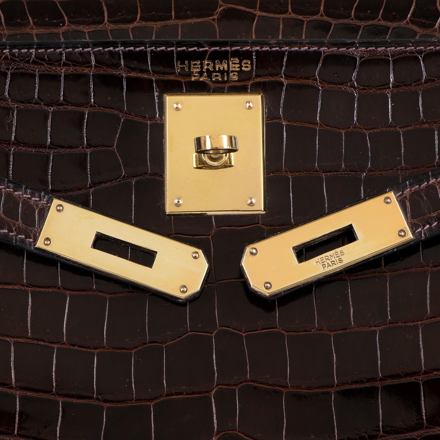 Pristine Hermes 28cm Kelly Dark Brown Crocodile Bag - Gold Hardware In Excellent Condition In London, GB