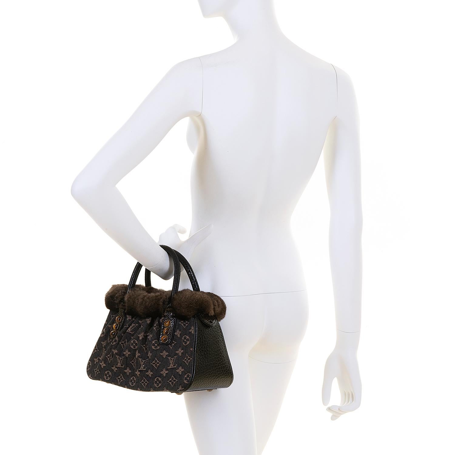 This 'Tres Chic' Unique 30cm Runway Bag by Louis Vuitton is the epitome of luxury. From their Autumn/winter 2005/2006 Collection, 'Sac Trapeze' has the main body of the bag finished in grained leather, with the sides in L.V. monogrammed toile denim,