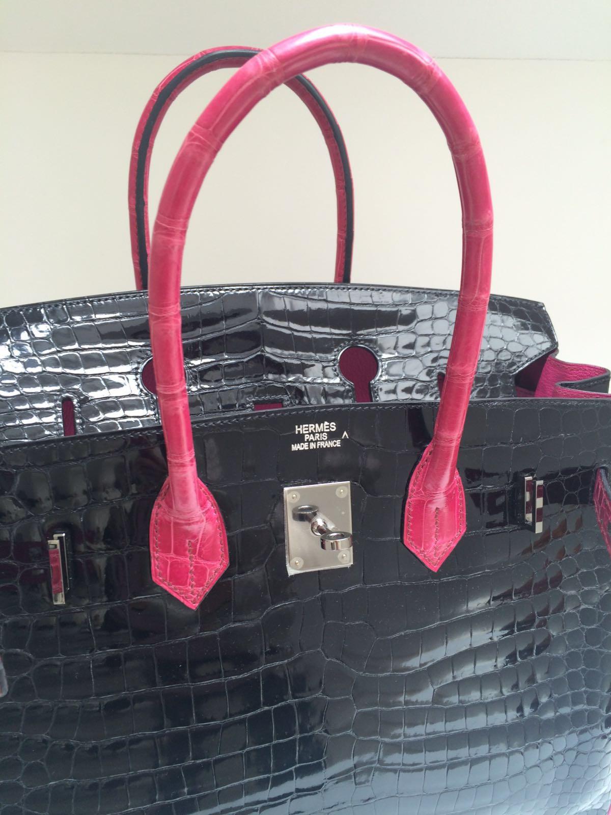 Hermes Black and fuchsia shiny crocodile Birkin 35cm Bag In Excellent Condition For Sale In London, GB