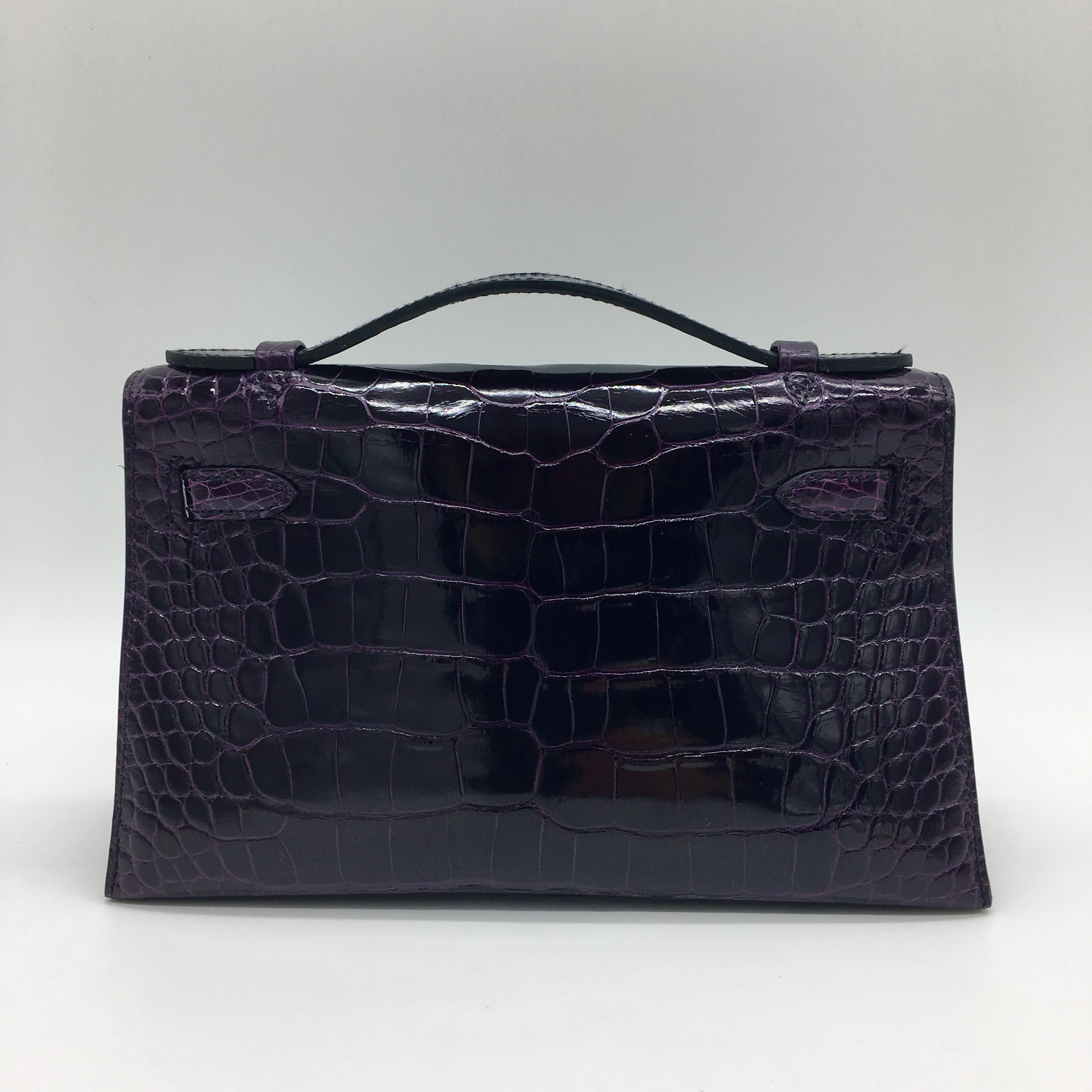 The name may not be especially beautiful, but the colour itself is amazing. It’s a really deep rich purple, almost black in certain light and one that we don’t see very often. In this combination of Shiny Croc leather and Gold Hardware it’s a really