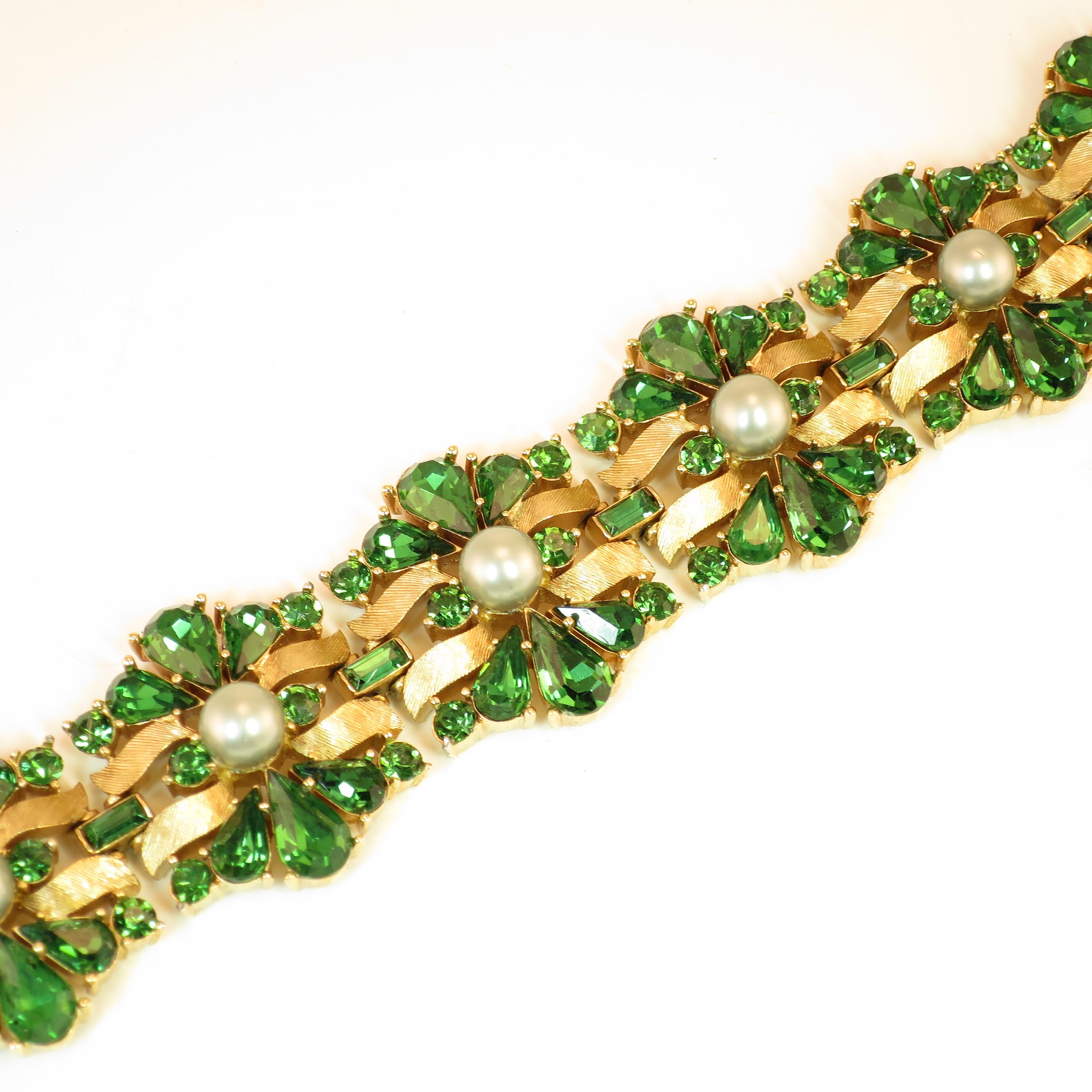 Crown Trifari Alfred Philippe Gilded Rhodium Bracelet Emerald Crystals 1950s  In Excellent Condition For Sale In Burbank, CA