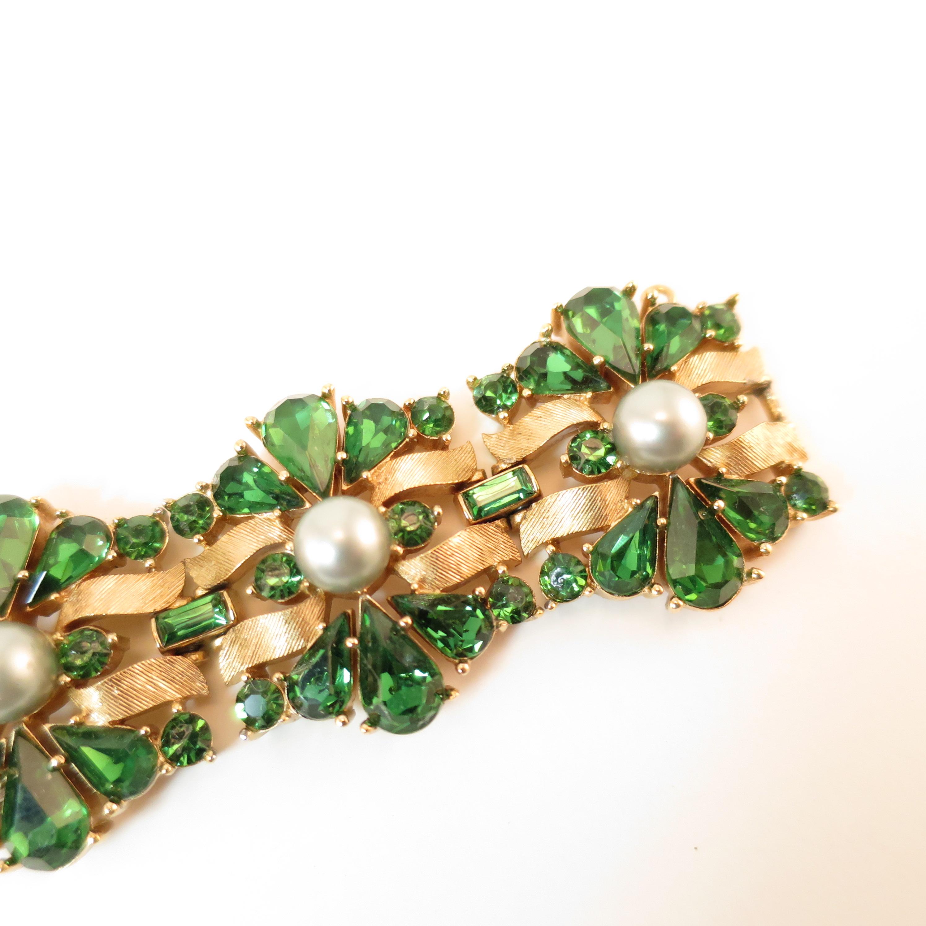 Crown Trifari Alfred Philippe Gilded Rhodium Bracelet Emerald Crystals 1950s  For Sale 3