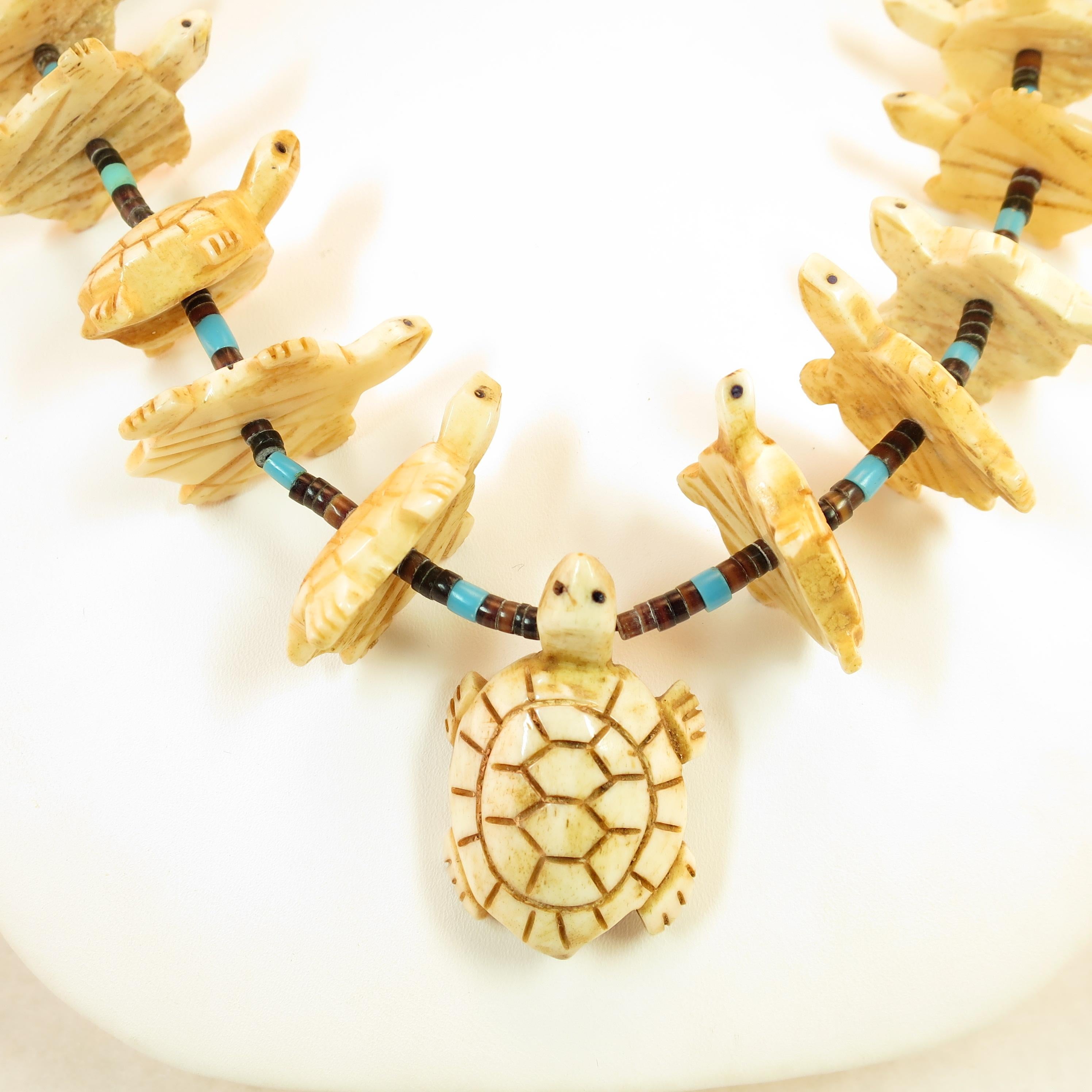 Native American Zuni Hand-Carved Bone Turtle Fetish Necklace 1970s In Good Condition For Sale In Burbank, CA