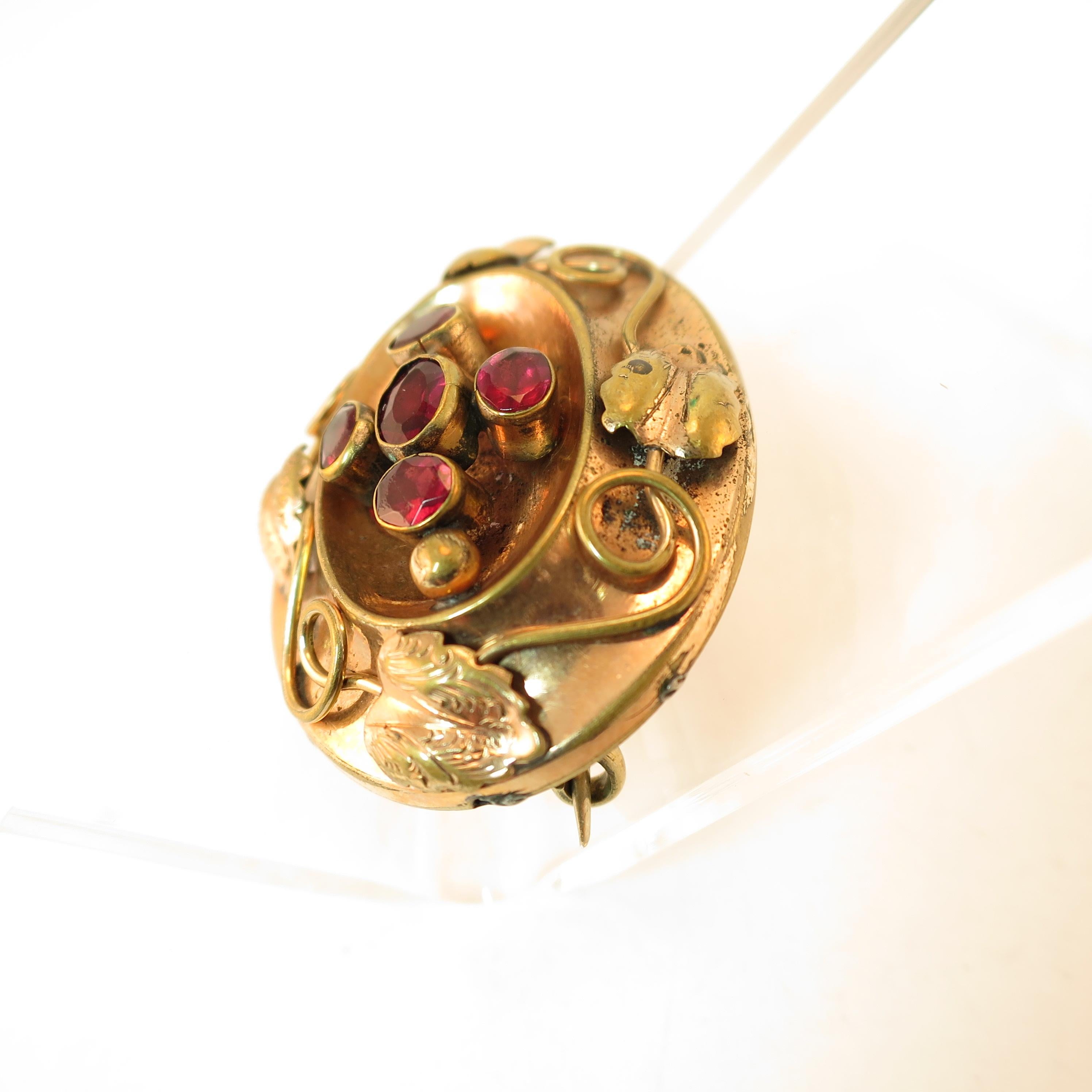 Victorian 10k Gold & Garnet Hollow-ware Brooch 1860s In Good Condition For Sale In Burbank, CA