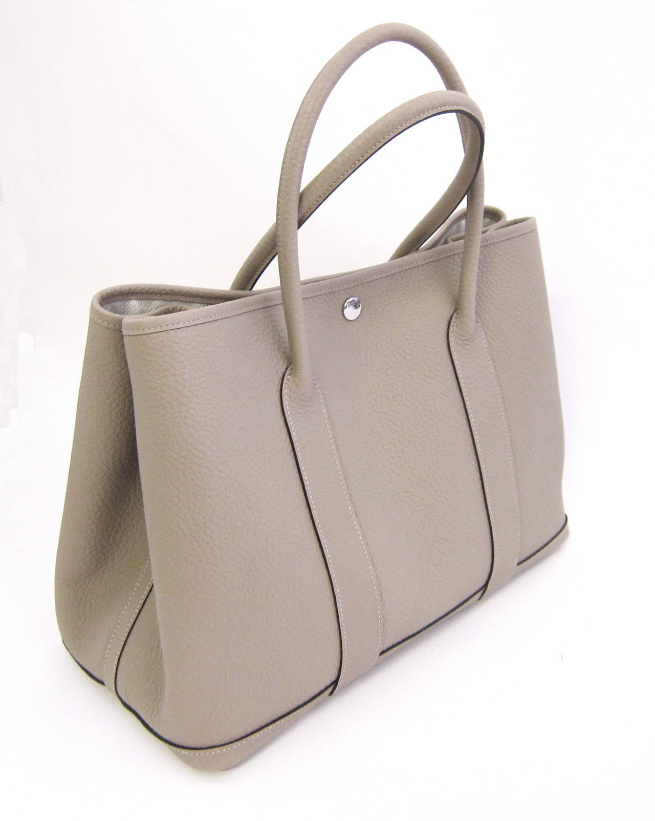 Hermes GRIS TOURTERELLE GARDEN PARTY MM 36cm TOTE  

Brand new in box.  Perfect gift.  Comes store fresh with original Hermes sleeper, box, and ribbon

Very rare Gris Tourterelle Garden Party!  This is one of the most beloved colors from Hermes