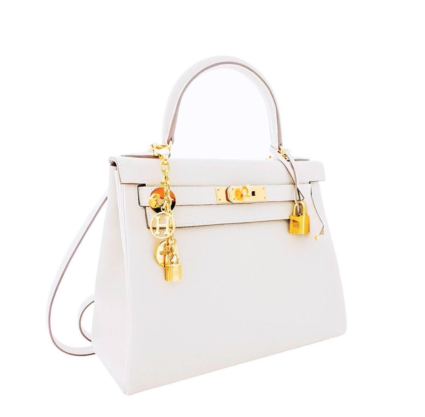 Hermes Craie 28cm Chalk Togo Kelly Gold GHW Shoulder Bag Summer!
Store fresh. Pristine condition. 
Comes in full set with Hermes box, dustbag, clochette, lock, two keys, shoulder strap, clochette dustbag, shoulder strap dustbag, raincoat, and
