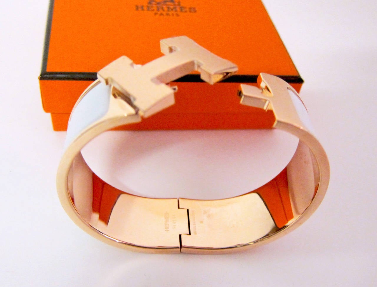 Hermes White with Rose Gold Clic Clac Enamel Bracelet PM Wide Dreamy! In New Condition In New York, NY