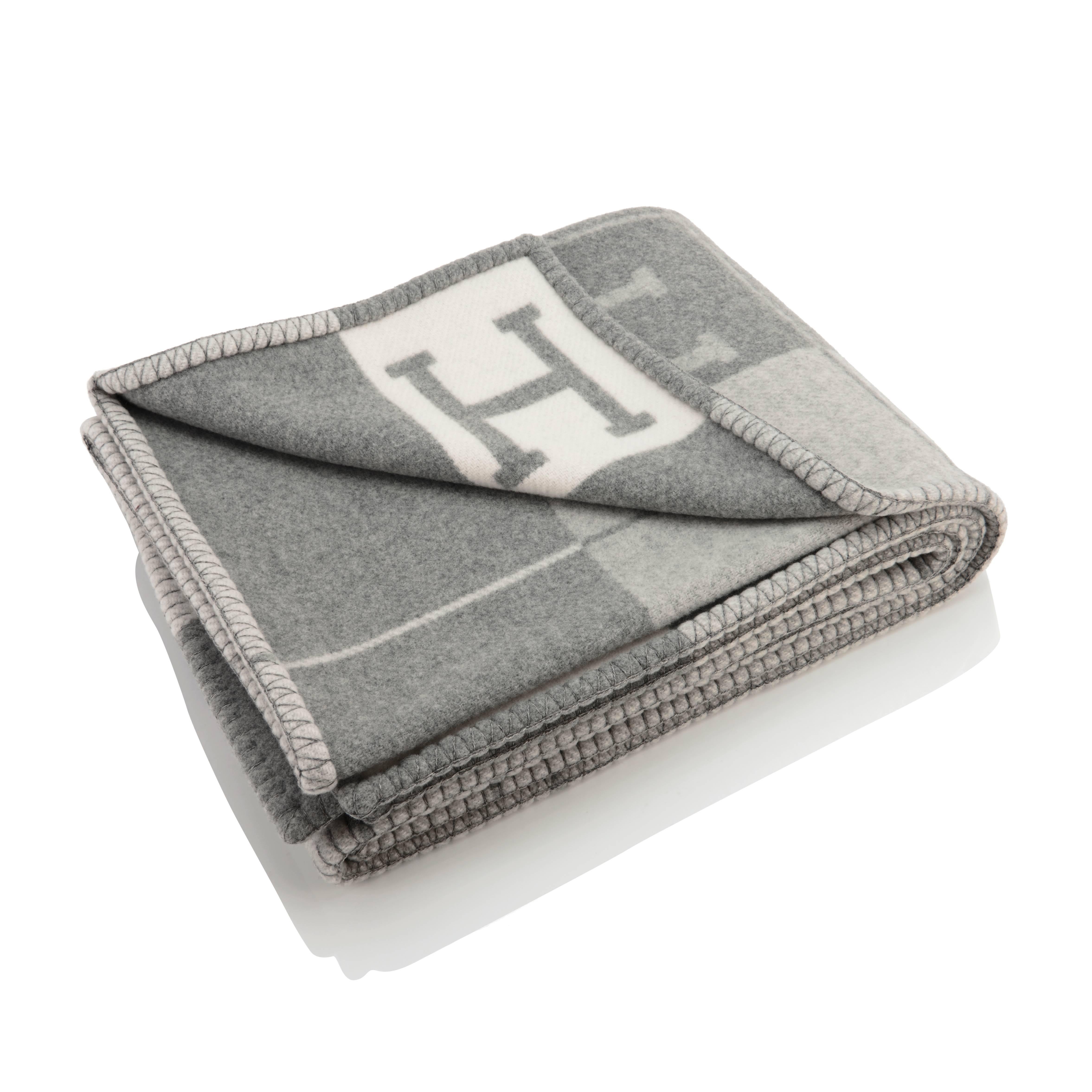 Hermes Avalon Merino Wool Cashmere Throw Blanket Ecru Light Gray 
Below $1660 retail including sales tax where we are.
Brand New.  Store Fresh.  Pristine Condition (no box).
Beautiful giant Hermes throw blanket.
Luxurious and soft composition:  90%