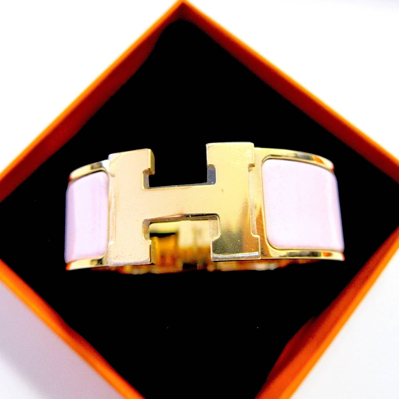 Hermes Rose Dragee Pink Clic Clac Gold Hardware GHW PM Wide Spring! In New Condition In New York, NY