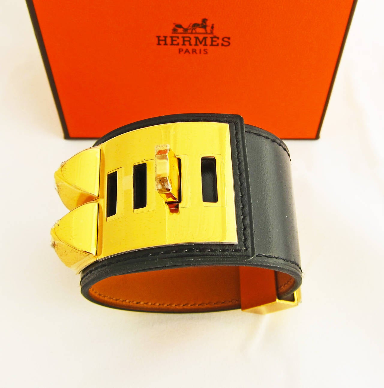 Hermes Black Box Leather Collier de Chien CDC Bracelet Gold GHW

Editors' Fave!
Brand new in box
Store fresh coming with Hermes box and ribbon  
Adjustable ladies' size S
Don't miss this gorgeous black CDC in BOX LEATHER !
So luxuriously