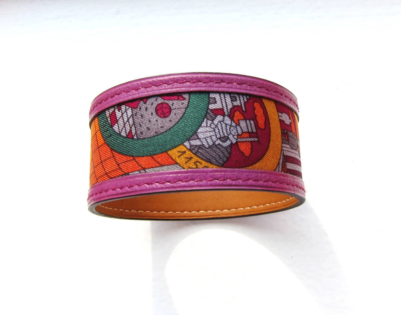 Hermes Petit H Silk Leather Bracelet One of a Kind

World Exclusive from the Hermes Petit H Collection
Brand New in Box 
Coming store fresh with Hermes pouch, box and ribbon
Silk and Leather Bracelet Petit H Bracelet
Standard size 65mm inside