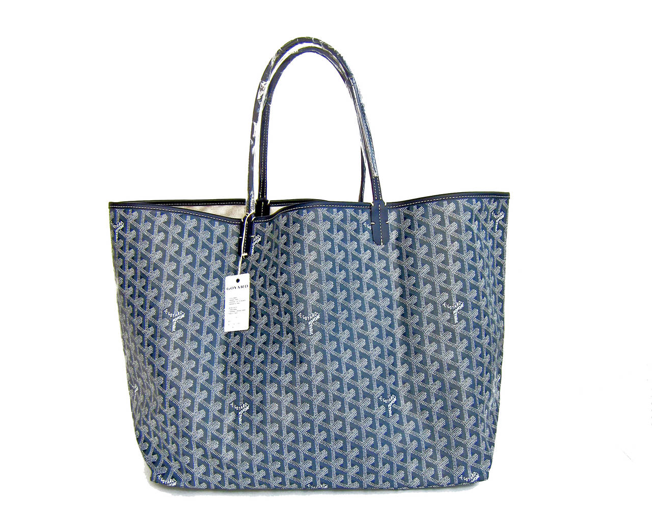 Goyard St Louis GM Grey Chevron Tote Bag Chic

Brand New coming with yellow Goyard sleeper and inner pochette
Traditional Goyard Chevron Tote in grey canvas 
GM (large) size: Length: 23
