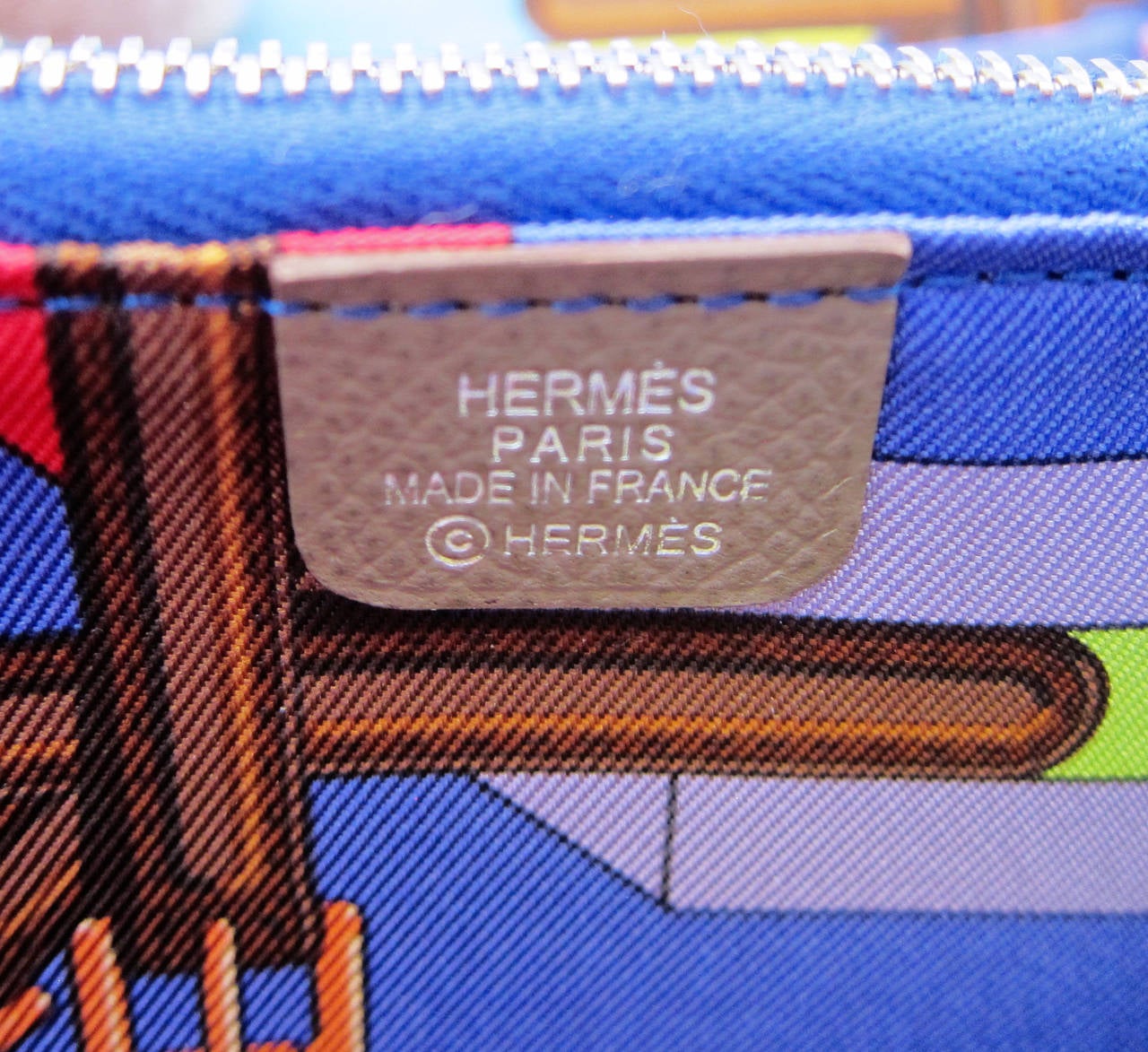 hermes silk in compact