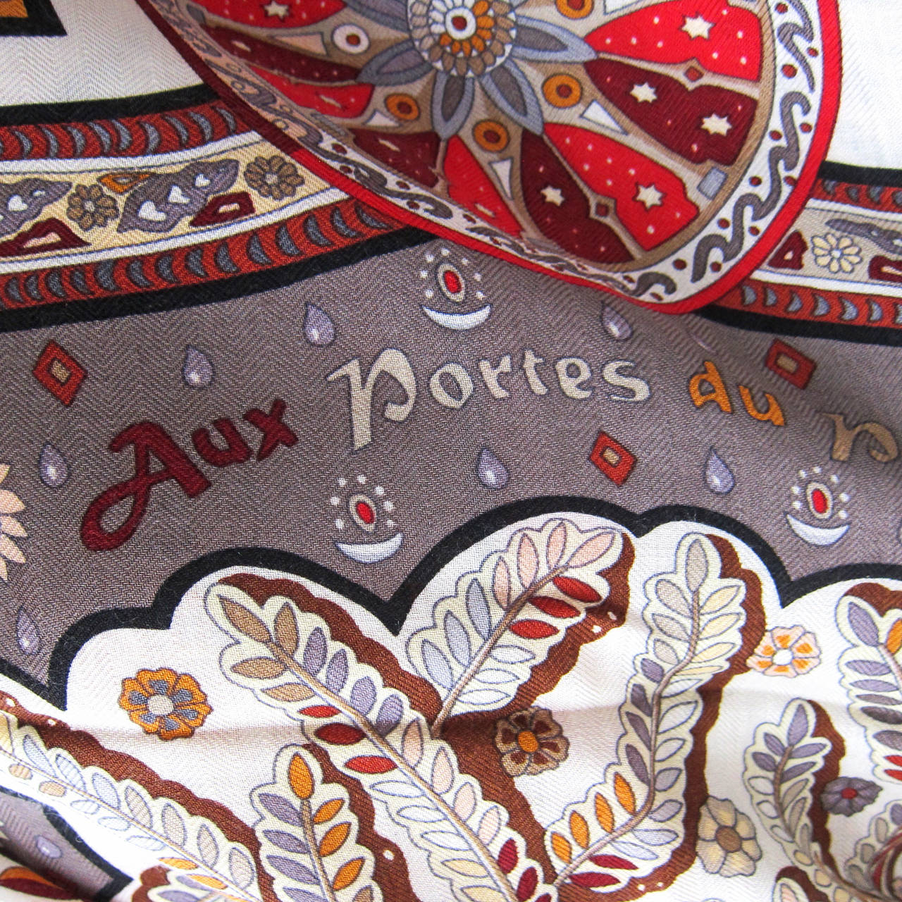 Châle / Écharpe Hermès « Aux Portes Du Palais » - Cachemire & Soie - Motif Floral - Multicouleur - Occasion