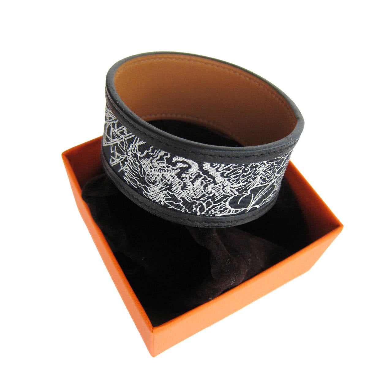 Hermes Black White Silk Leather Petit H Bracelet Cuff One of a Kind

World Exclusive from the Hermes Petit H Collection
Brand New in Box 
Coming store fresh with Hermes pouch, box and ribbon
Silk and Leather Bracelet Petit H Bracelet
Standard