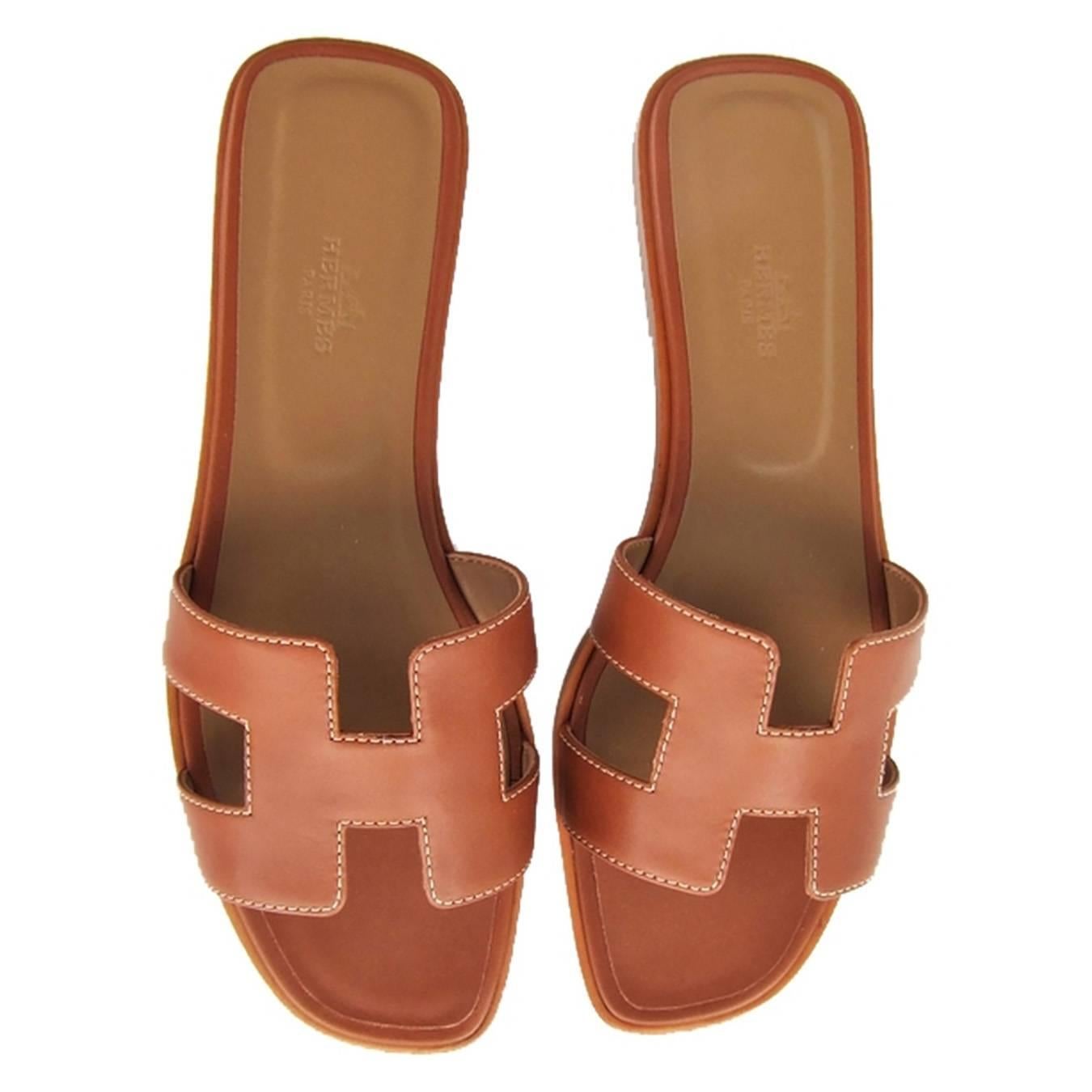 Hermes Gold Oran Box Leather Sandals Shoes Size 40 or 3.9 Iconic In New Condition In New York, NY